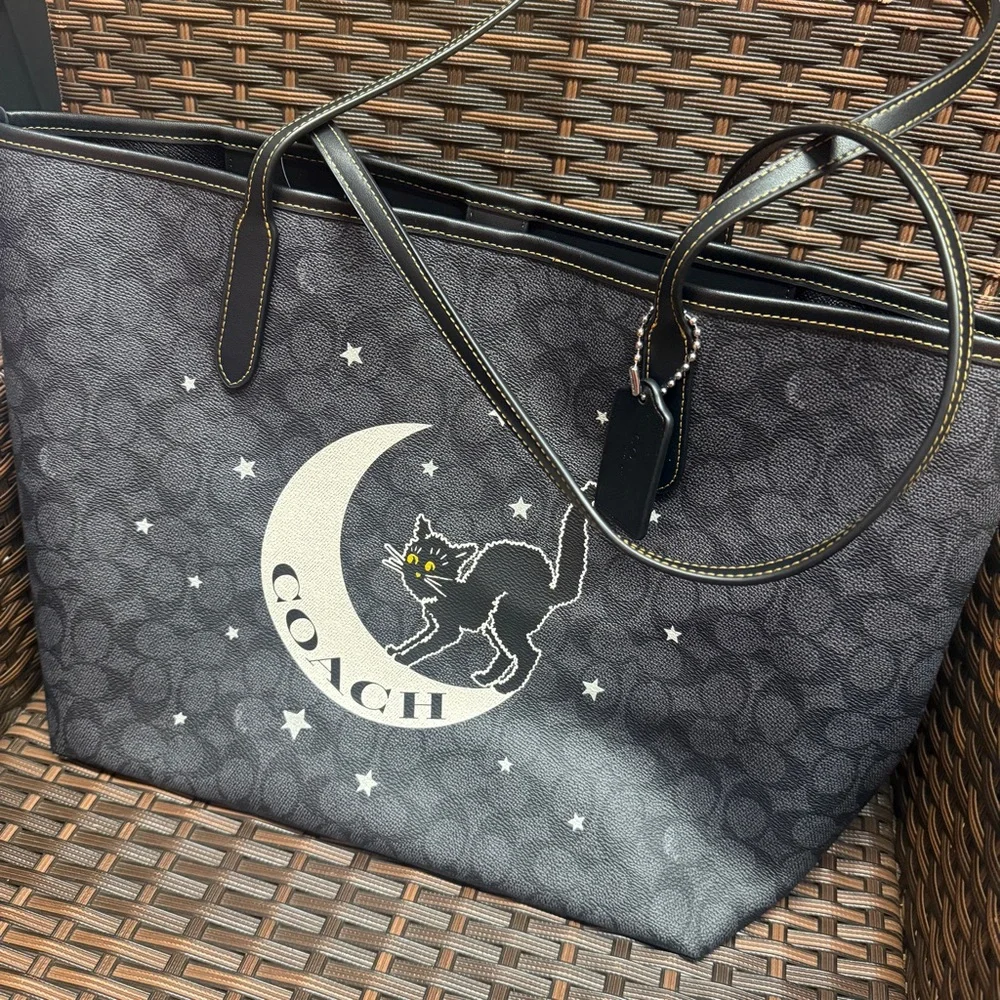 NWT Coach City Tote In Signature Canvas With Halloween New CW451 - Picture 1 of 8